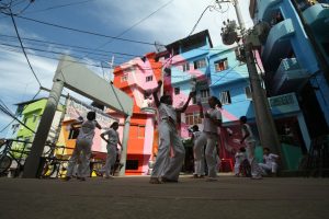 Santa Marta: 34 connected buildings with street performers